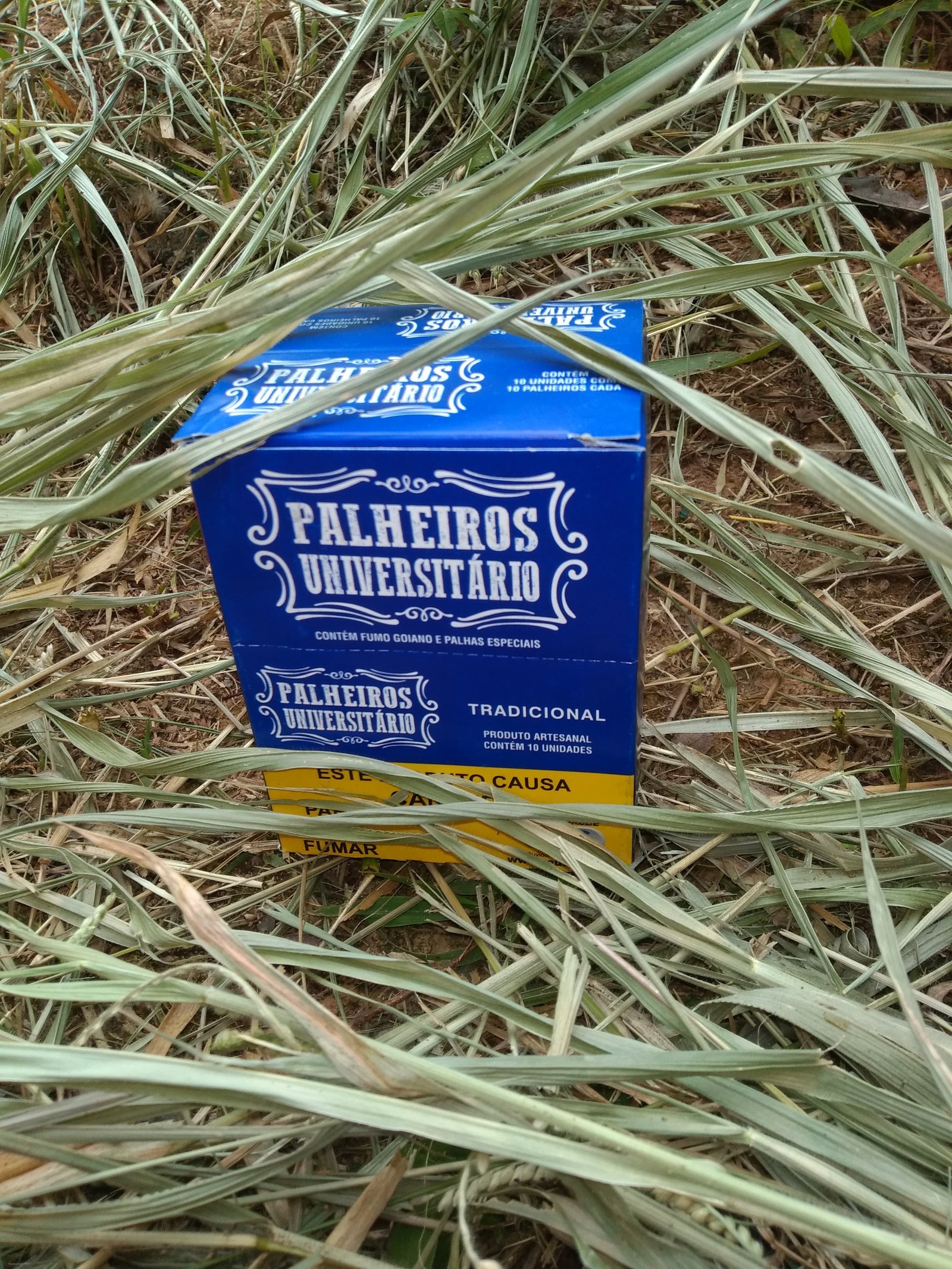 Fabricação artesanal de cigarro de palha